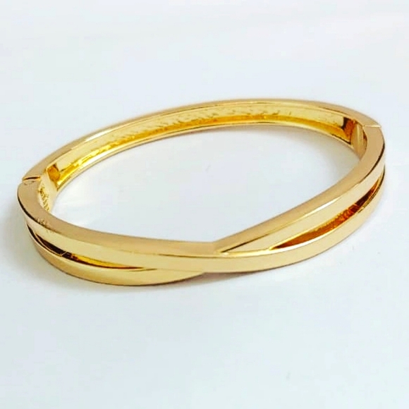 Jewelry - Brand New Fashion fancy designer Bracelet for women (Gold)